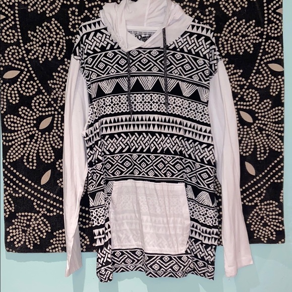 Retrofit Tops - Pull over hoodie Aztec print